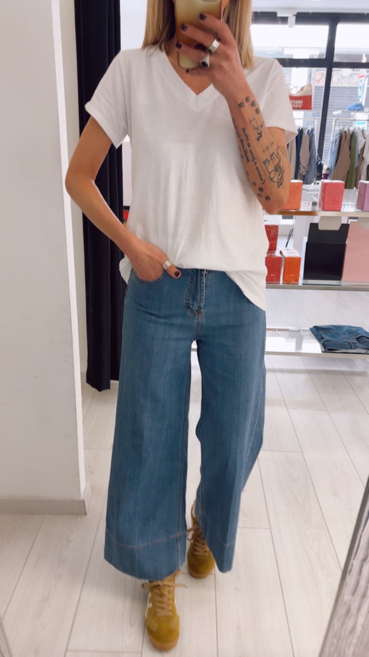 T-SHIRT V LOLLI