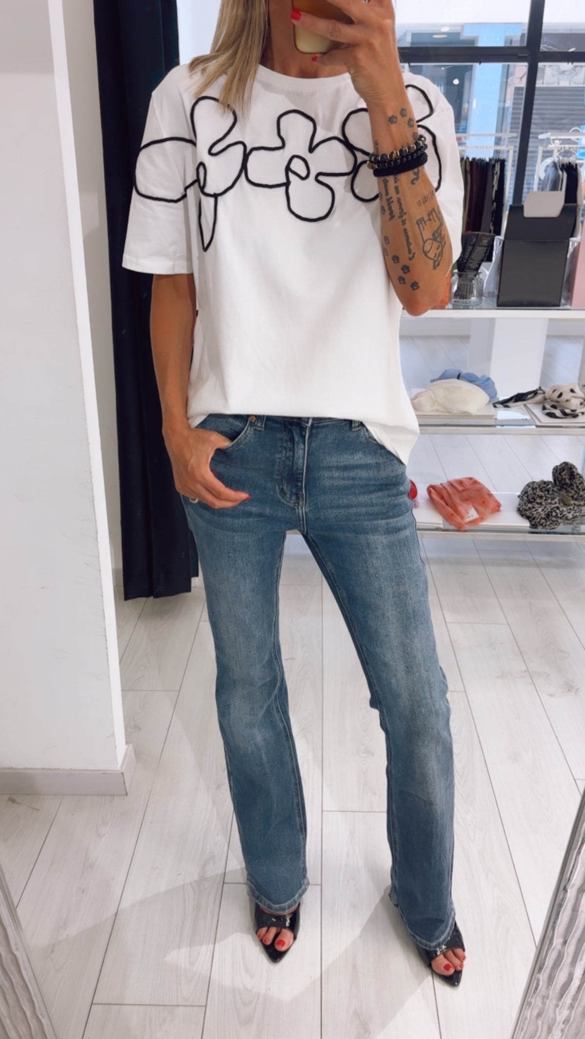 T-SHIRT RICAMO FIORE