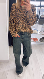 T-SHIRT OVER LEO