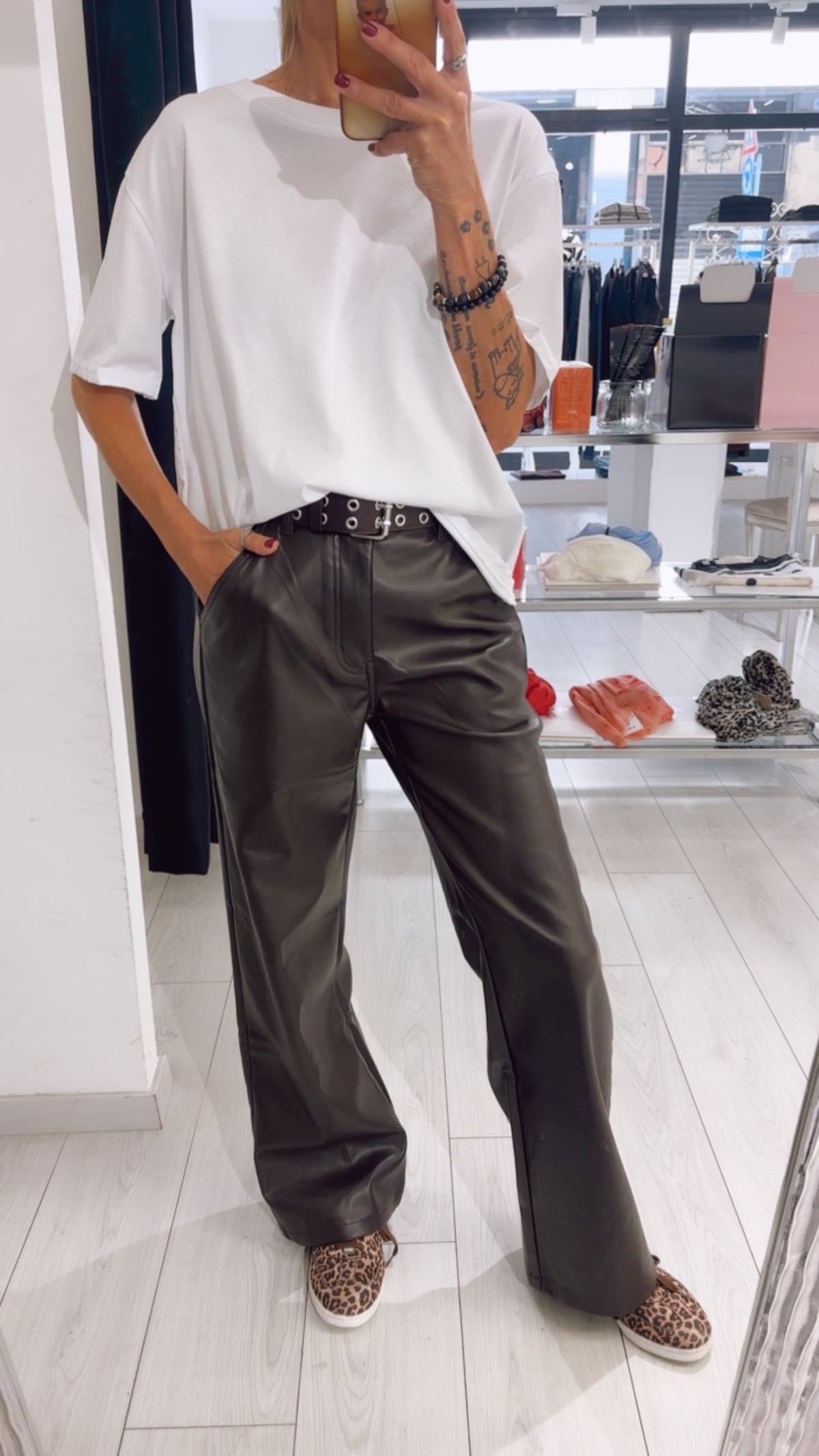 T-SHIRT OVER BASIC