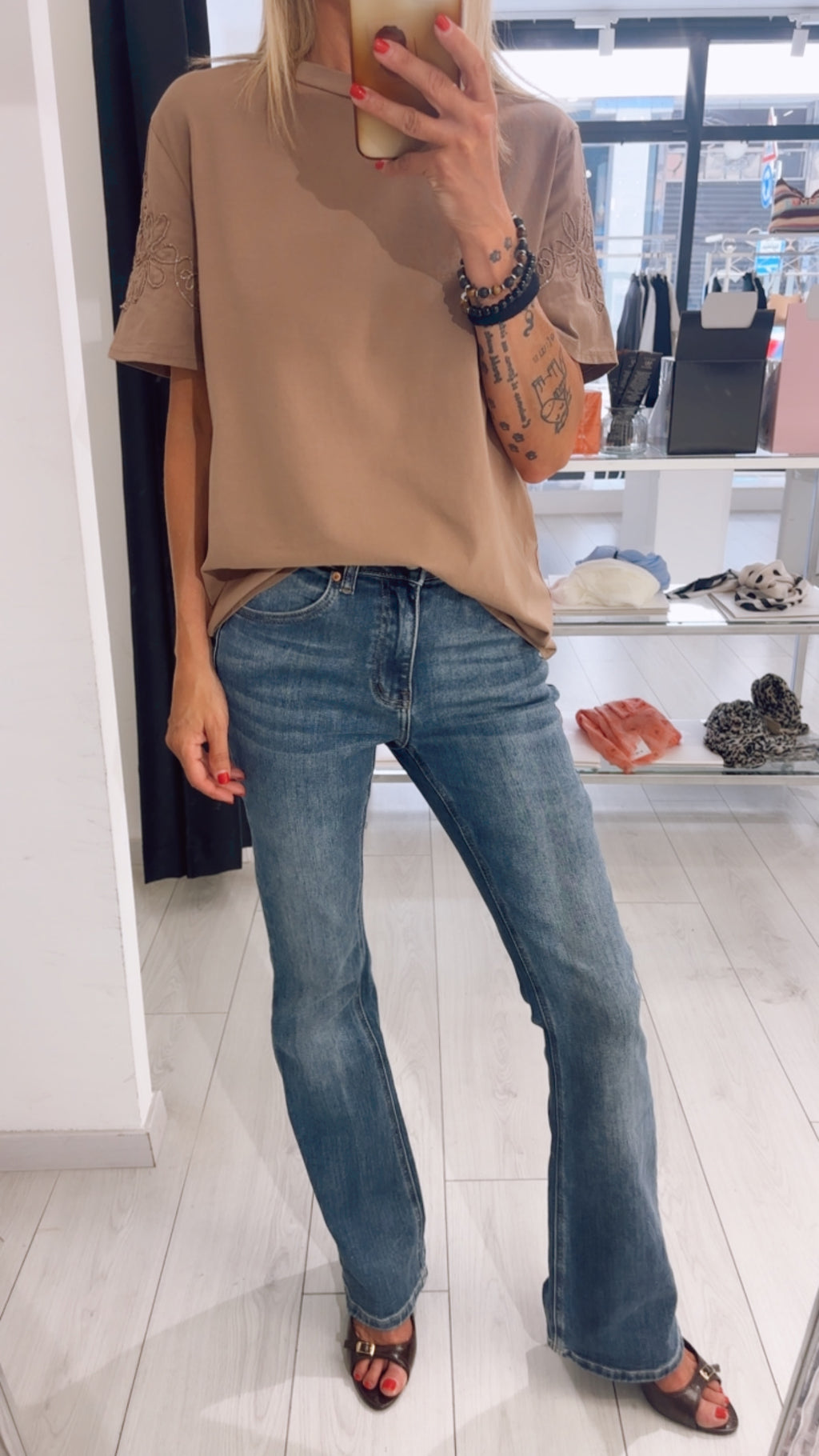 T-SHIRT RICAMO