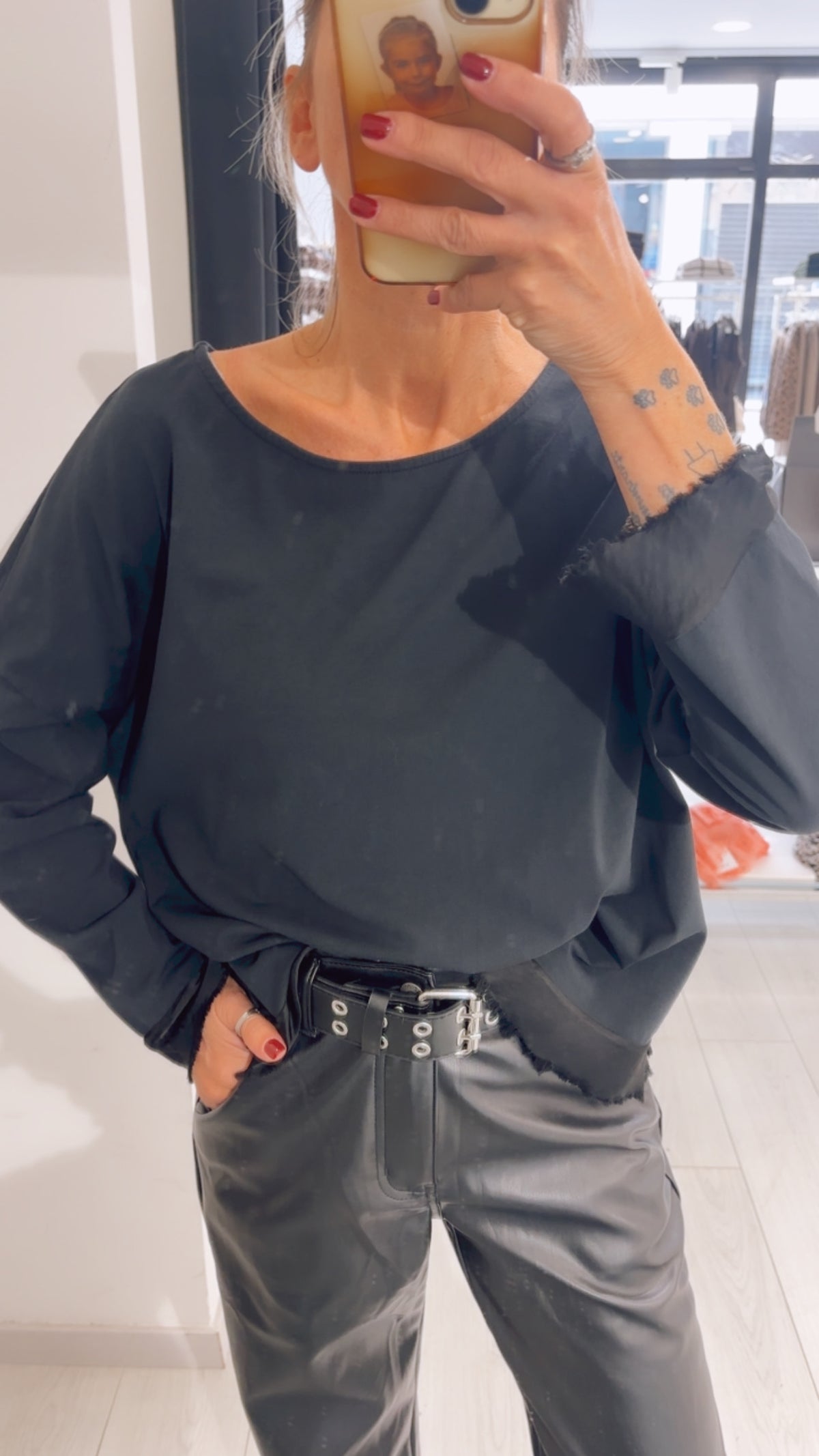 T-SHIRT BOTTONI DIETRO