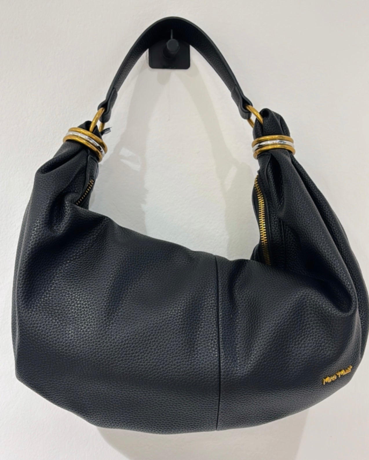 BORSA  A SPALLA PICCOLA CON ANELLI AI MANICI