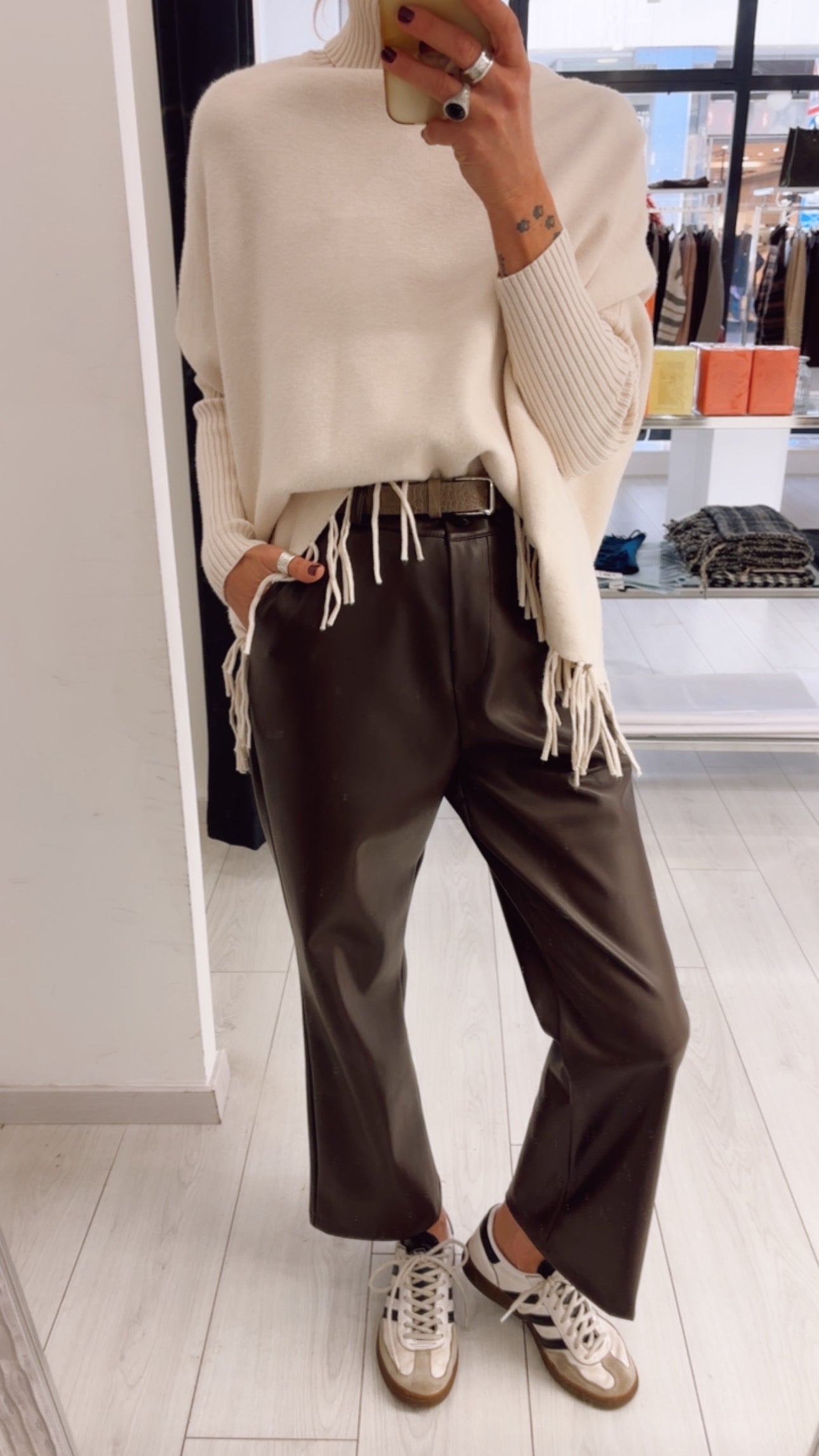 CHINO IN ECOPELLE FLAIR